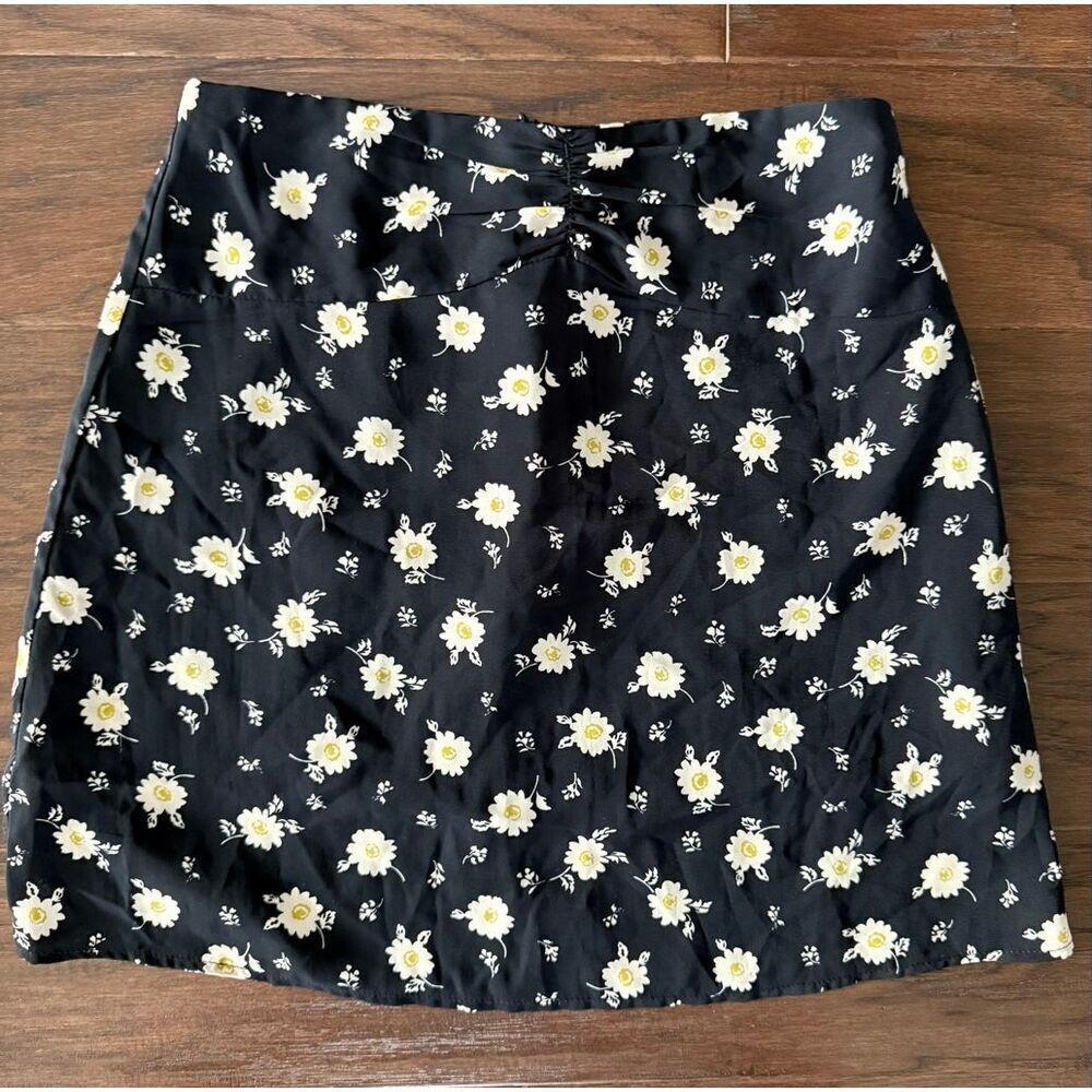 Princess Polly Silky Black Daisy Mini Skirt Size 4 - Picture 1 of 5